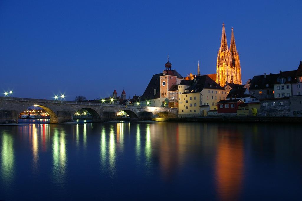 Schloss Weichs Zu Regensburg Mit 2Schlafzimmer Parkplatz Internet 75Qm Zentrum Extérieur photo