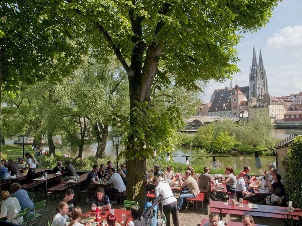 Schloss Weichs Zu Regensburg Mit 2Schlafzimmer Parkplatz Internet 75Qm Zentrum Extérieur photo
